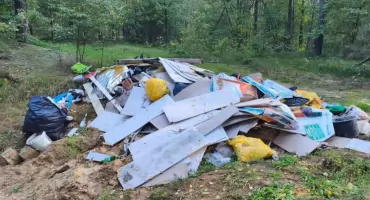 Odpady porzucone w gminie Nowe Piekuty. Urząd apeluje o informacje