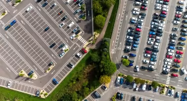 Modernizacja ciasnego parkingu wymaga więcej niż domalowania linii