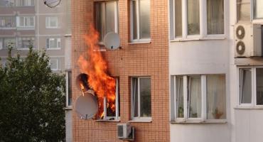 Pożar na niższej kondygnacji odcina drogę ucieczki. Co robić?